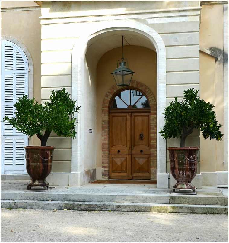 Chateau La Nerthe Front door